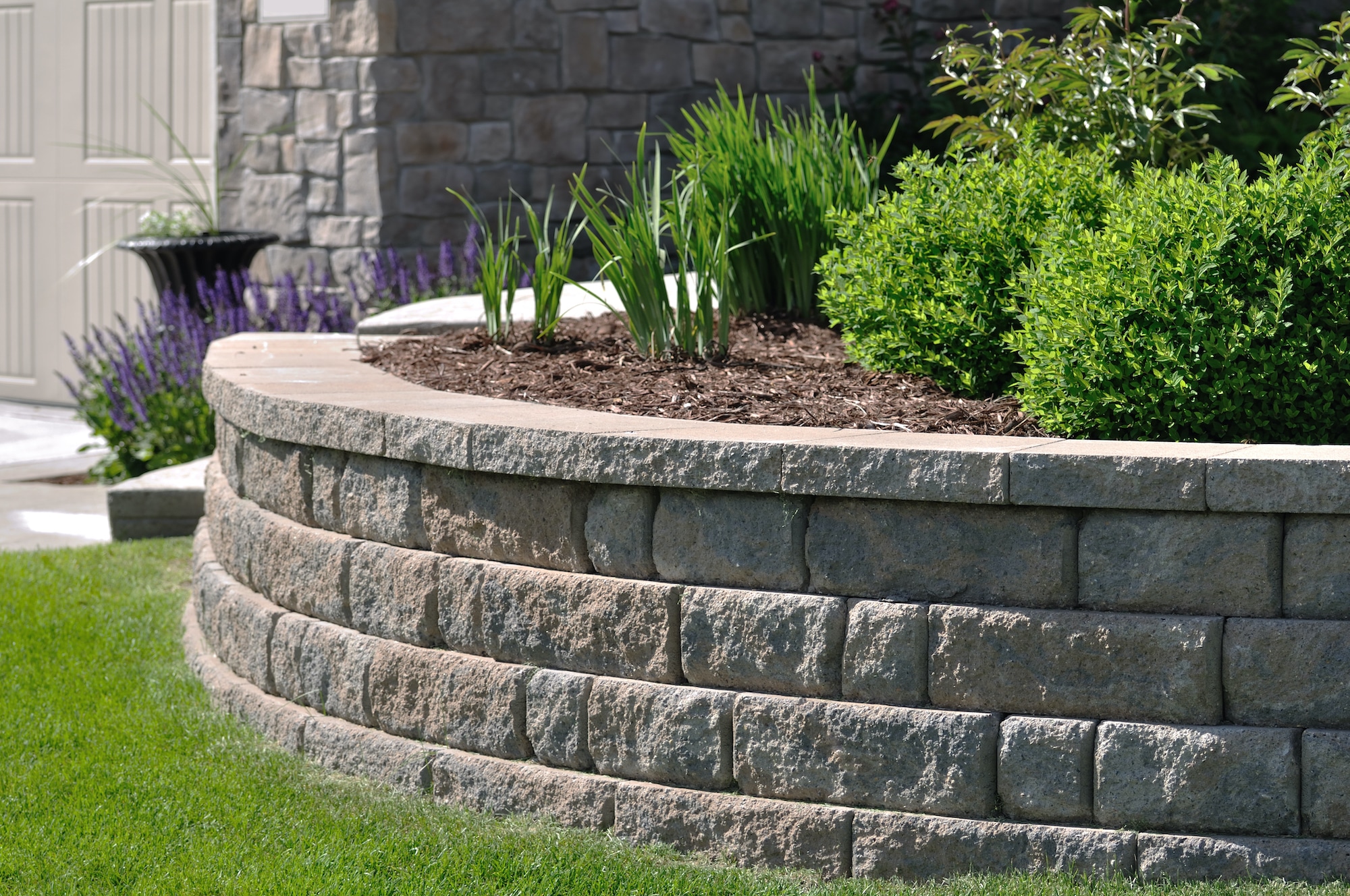 Retaining Walls & Cobblestone